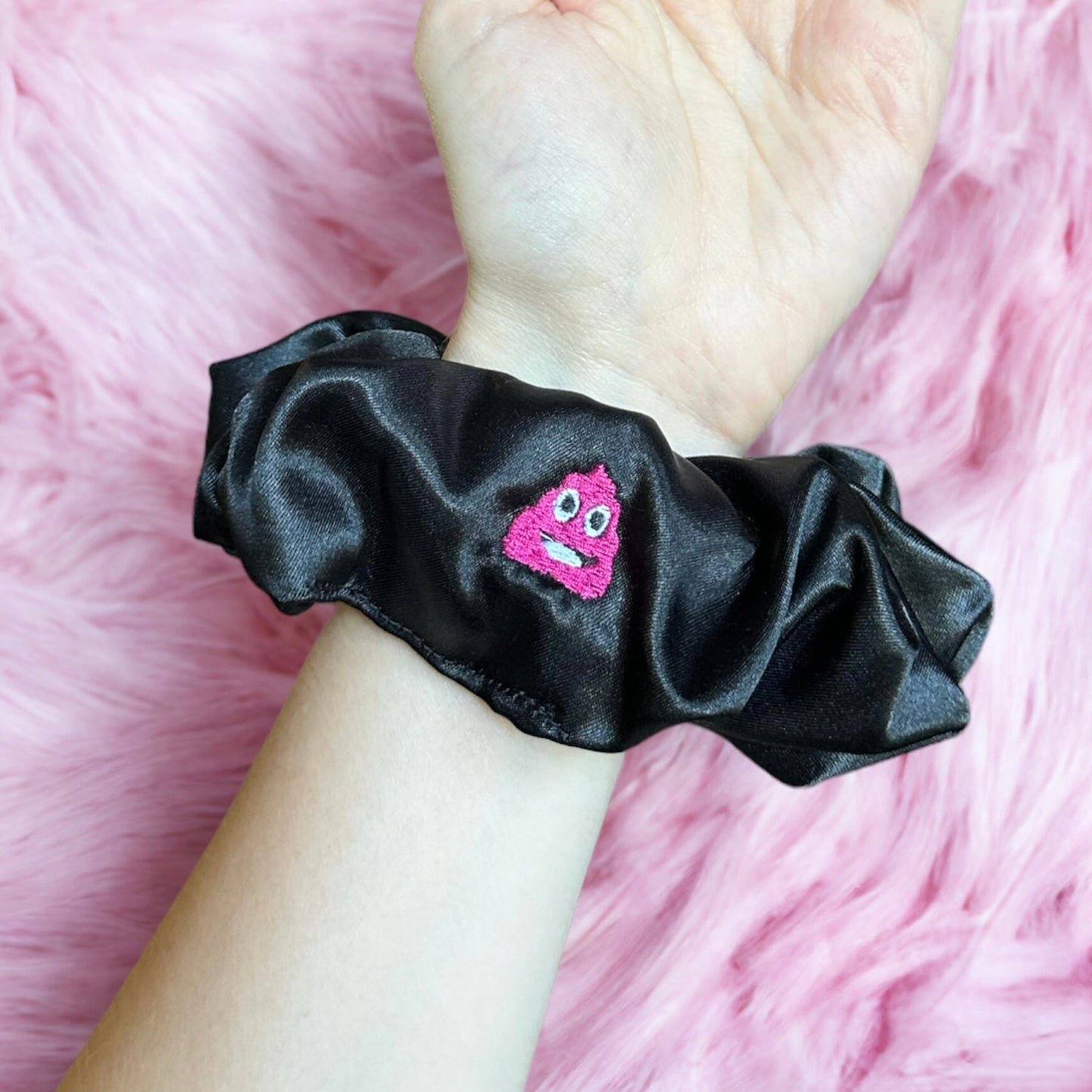 yak bun scrunchie - black